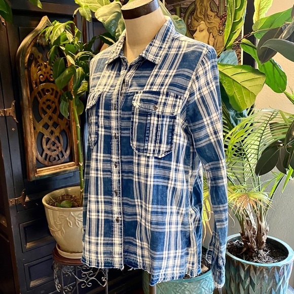 Revolve Blank NYC Oughta Know faded button - Picture 6 of 15